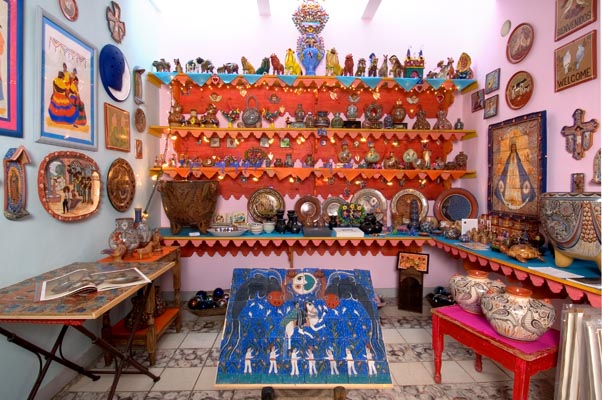 Tlaquepaque Folk Art Gallery of Guadalajara Hotel Casa de las Flores Bed and Breakfast in Tlaquepaque, Jalisco, Mexico, the folk art capital of Mexico